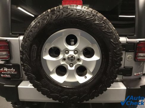 Used 2014 Jeep Wrangler Sahara w/ Dual Top Group AWD/4WD image 18
