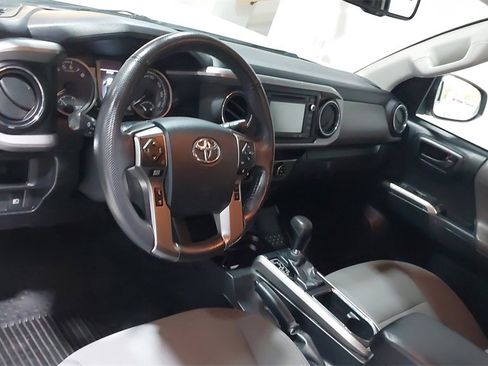 Used 2018 Toyota Tacoma SR5 image 19