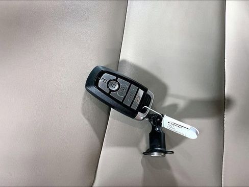 Used 2021 Ford Explorer XLT w/ Equipment Group 202A RWD image 32