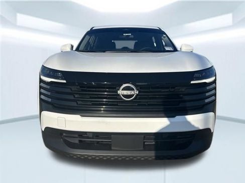 Used 2025 Nissan Kicks SV FWD image 2