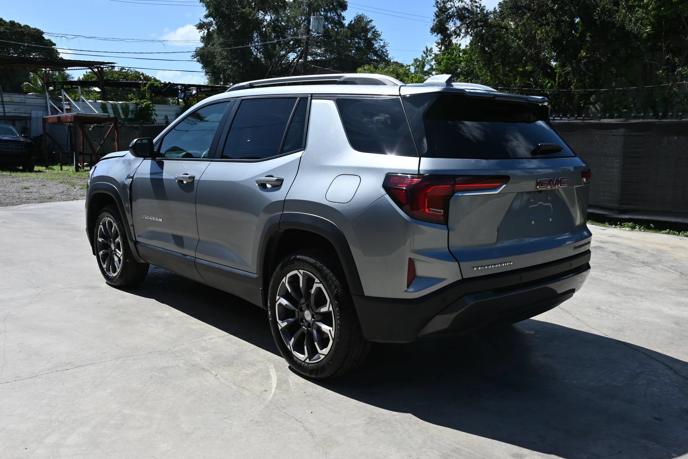Used 2026 GMC Terrain Elevation w/ Elevation Premium Package FWD image 3