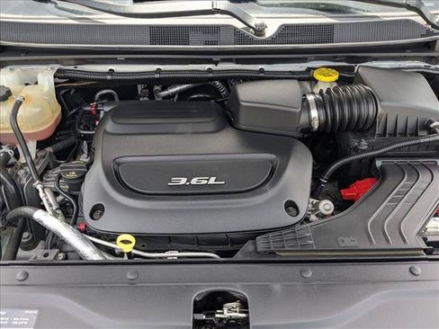 Used 2018 Chrysler Pacifica Touring-L FWD image 22