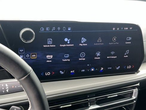 Used 2025 Chevrolet Traverse LT FWD image 13