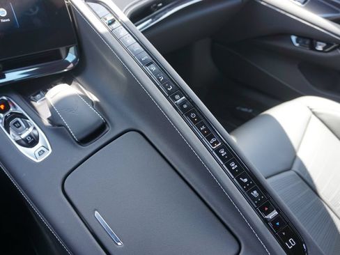 Used 2025 Chevrolet Corvette Z06 RWD image 25