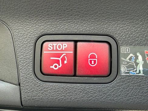 Used 2025 Mercedes-Benz GLS 450 4MATIC image 42