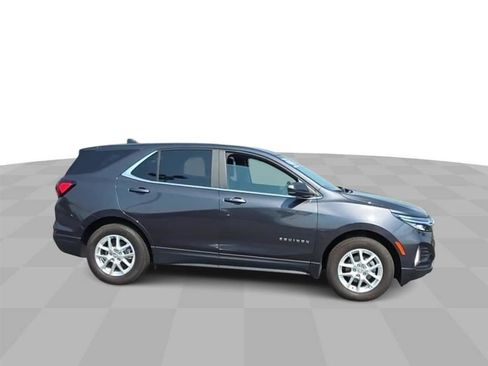 Used 2022 Chevrolet Equinox LT image 2