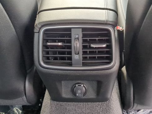 Used 2022 Genesis G70 2.0T image 37