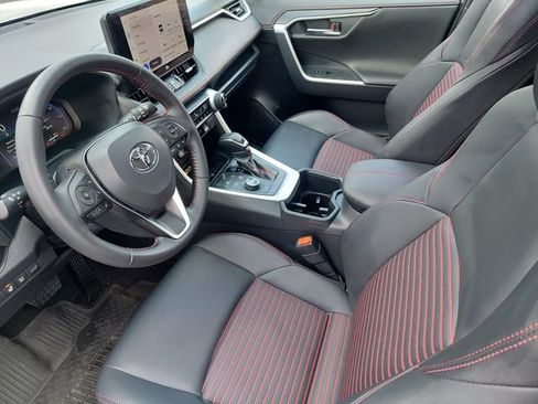 Used 2025 Toyota RAV4 XSE w/ Weather Package AWD/4WD image 9