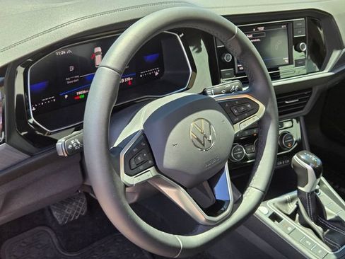 Certified 2024 Volkswagen Jetta SE w/ Panoramic Sunroof Package FWD image 20