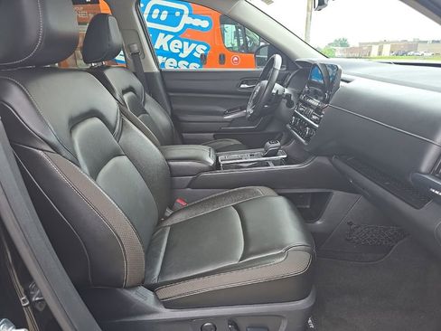 Used 2023 Nissan Pathfinder SL w/ Lighting Package (N92) FWD image 37