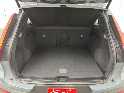 Used 2023 Volvo XC40 B5 Core AWD/4WD image 27