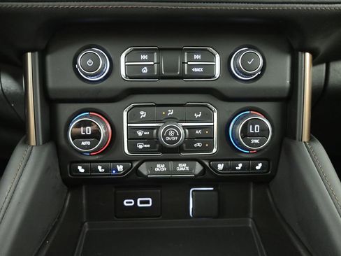 Used 2024 Chevrolet Tahoe High Country AWD/4WD image 31