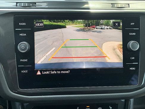Used 2023 Volkswagen Tiguan SE FWD image 15
