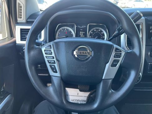 Used 2017 Nissan Titan SV AWD/4WD image 23