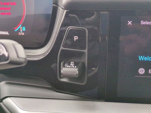 Certified 2025 Porsche Cayenne AWD/4WD image 13