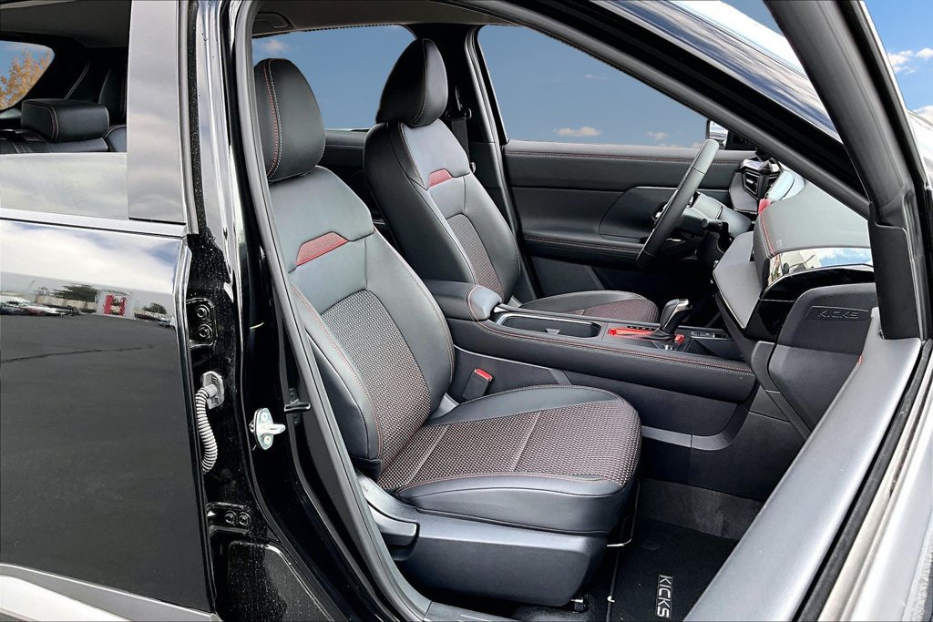 New 2026 Nissan Kicks SR FWD image 11