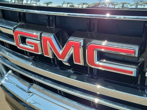 Used 2024 GMC Yukon XL SLT w/ SLT Luxury Package AWD/4WD image 31
