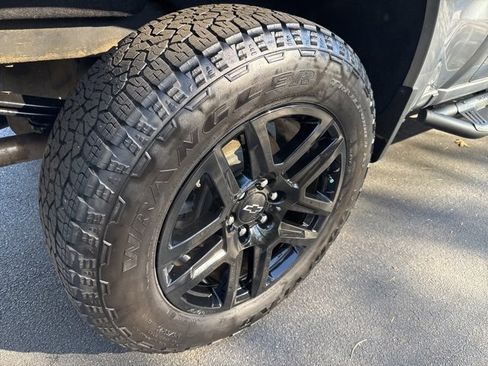 Used 2024 Chevrolet Silverado 1500 LT Trail Boss w/ LT Trail Boss Premium Package image 32