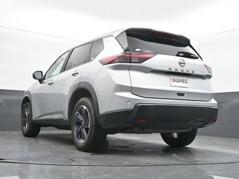 Used 2025 Nissan Rogue SV FWD image 43