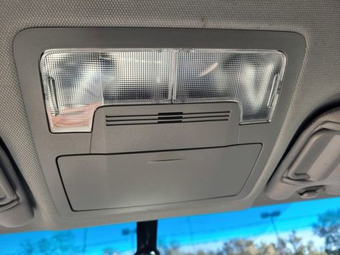 Used 2016 Toyota Camry SE image 21