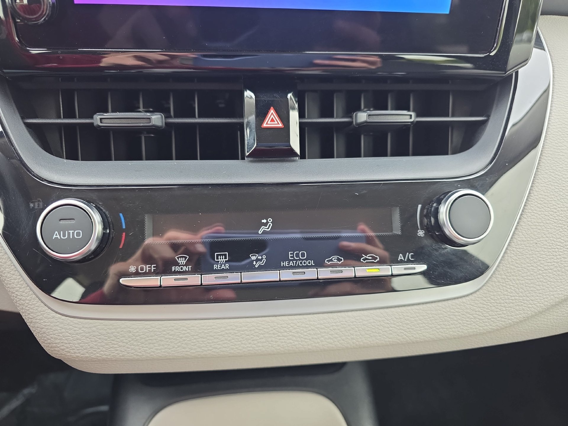 Used 2023 Toyota Corolla LE FWD image 23