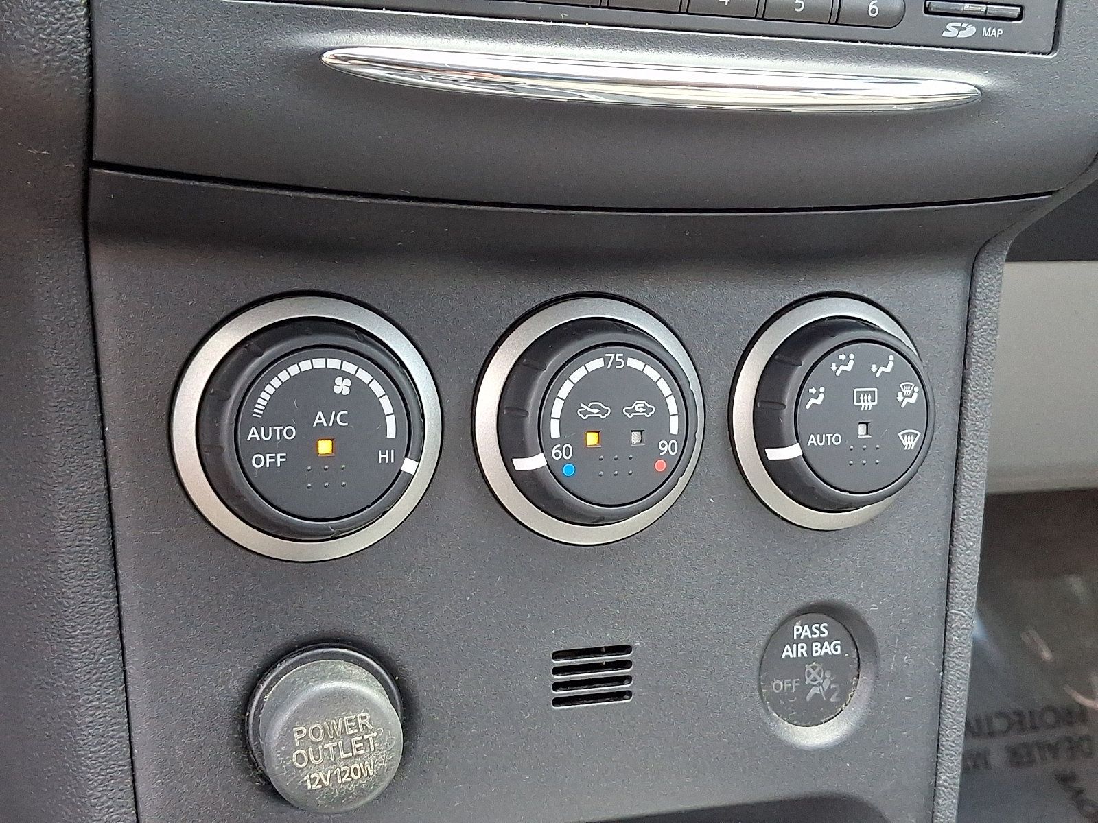 Used 2013 Nissan Rogue SL AWD/4WD image 16