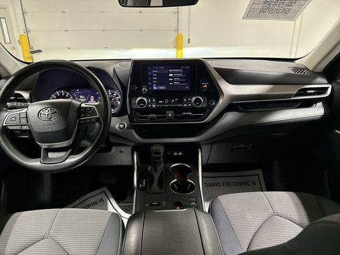 Used 2023 Toyota Highlander L image 10