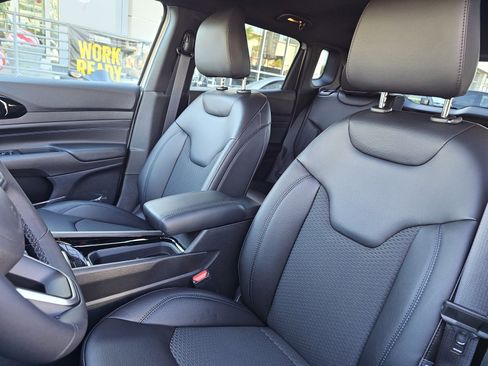 New 2026 Jeep Compass Latitude image 22