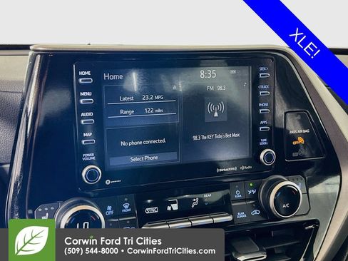 Used 2022 Toyota Highlander XLE AWD/4WD image 22