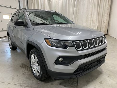 Used 2022 Jeep Compass Latitude AWD/4WD image 13