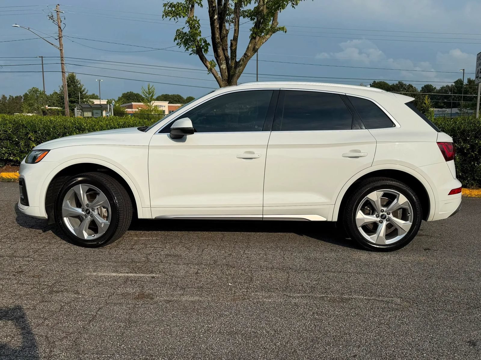 Used 2021 Audi Q5 2.0T Premium Plus w/ Premium Plus Package AWD/4WD image 4