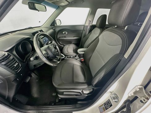 Used 2019 Kia Soul + FWD image 13