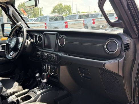 Used 2021 Jeep Wrangler Unlimited Sahara AWD/4WD image 27
