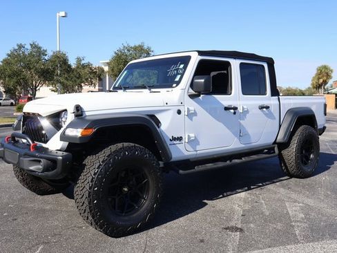 Used 2024 Jeep Gladiator Sport image 3