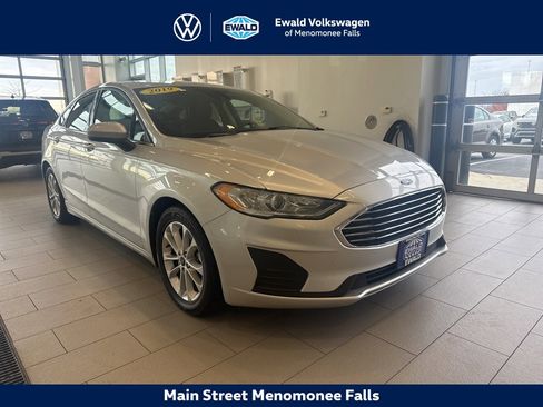 Used 2019 Ford Fusion SE image 1