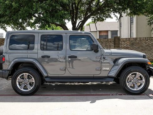 Used 2022 Jeep Wrangler Unlimited Sahara AWD/4WD image 15