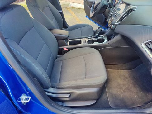 Used 2017 Chevrolet Cruze LT w/ Convenience Package FWD image 12