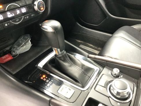 Used 2017 MAZDA MAZDA3 Touring FWD image 25
