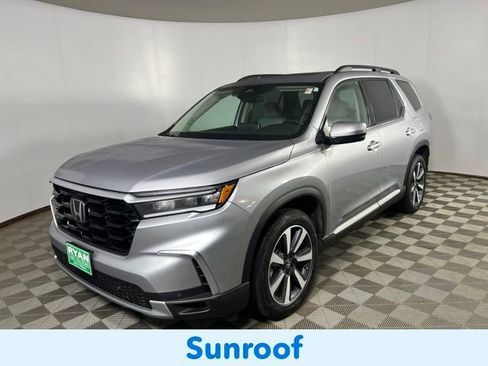 Certified 2025 Honda Pilot Touring image 18