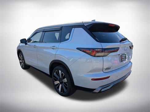 New 2026 Mitsubishi Outlander SE image 6