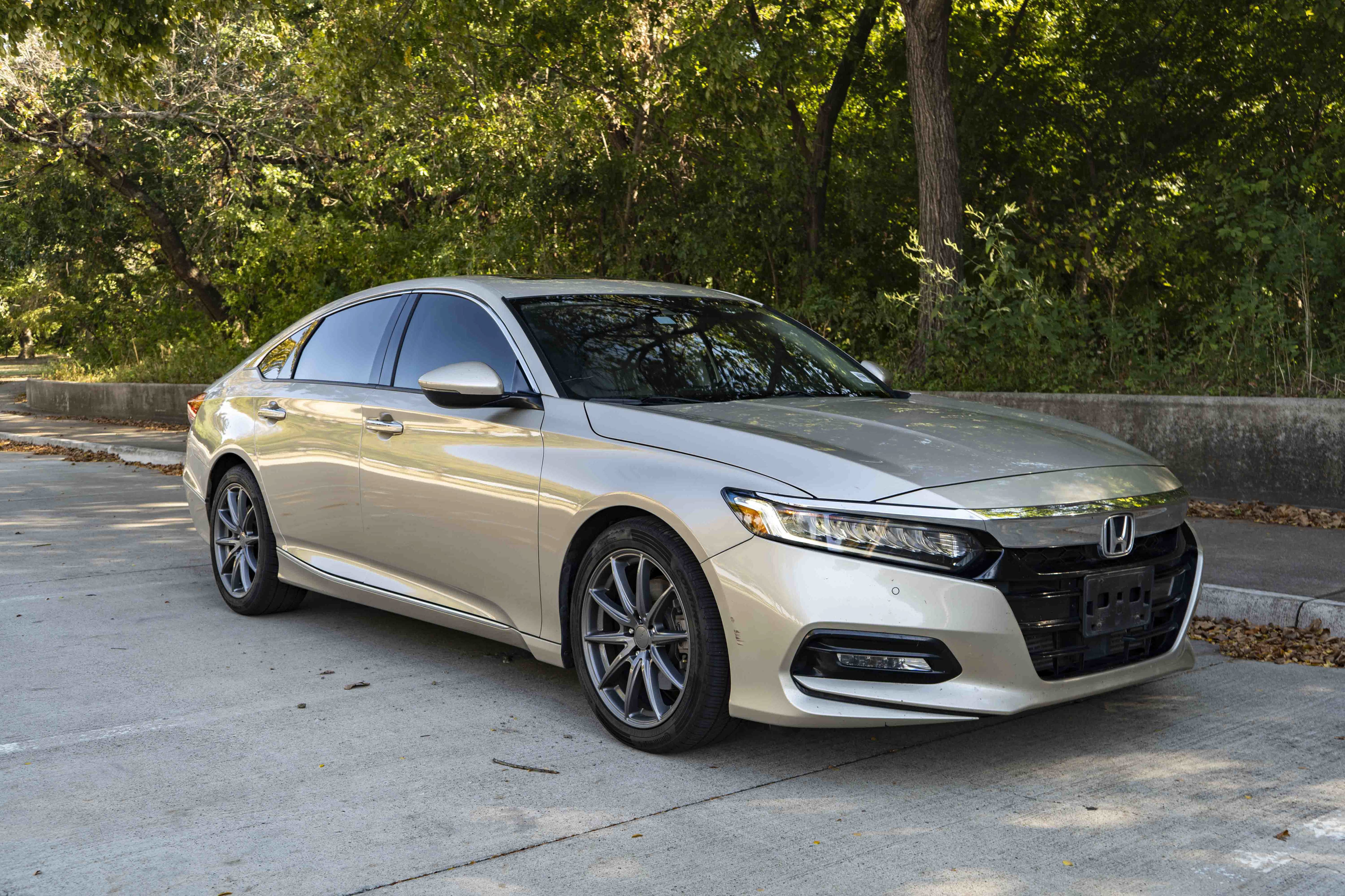 Used 2020 Honda Accord Touring image 2