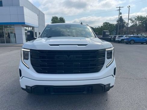 Used 2022 GMC Sierra 1500 Elevation w/ LPO, Elevation Black Package AWD/4WD image 11