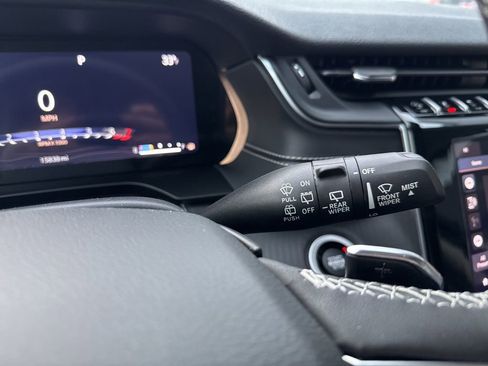 Used 2024 Jeep Grand Cherokee Laredo X image 58