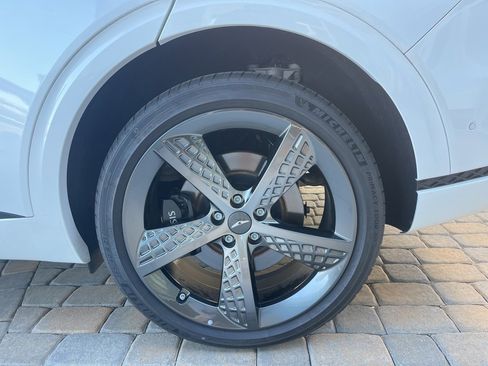 Used 2025 Genesis GV70 3.5T Sport w/ Sport Advanced Package image 9