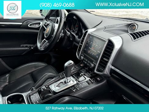 Used 2017 Porsche Cayenne Platinum Edition image 24
