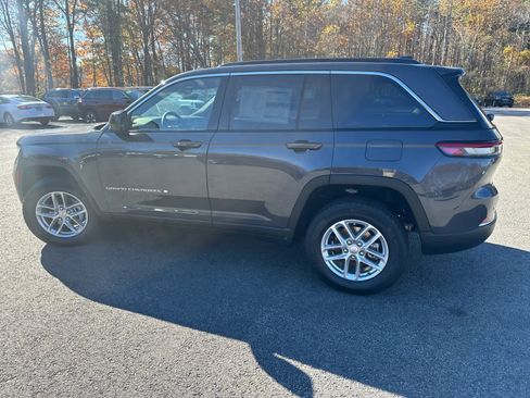 New 2025 Jeep Grand Cherokee Laredo w/ Luxury Tech Group I image 9