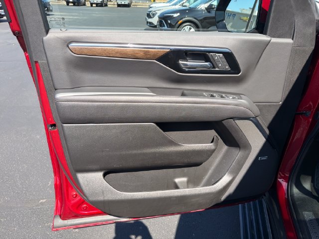 Certified 2025 Chevrolet Suburban High Country AWD/4WD image 10