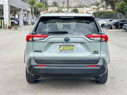 Used 2022 Toyota RAV4 XLE Premium AWD/4WD image 7