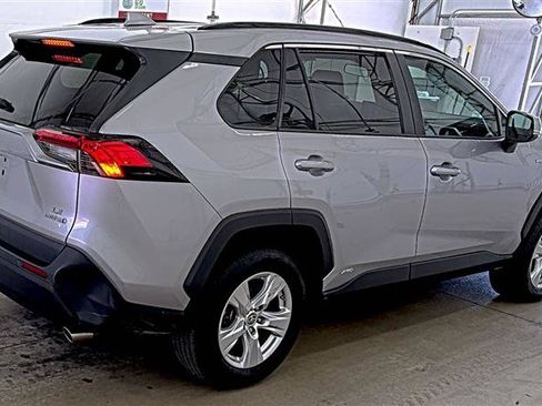 Used 2021 Toyota RAV4 LE AWD/4WD image 6