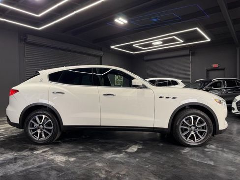 Used 2018 Maserati Levante AWD/4WD image 4